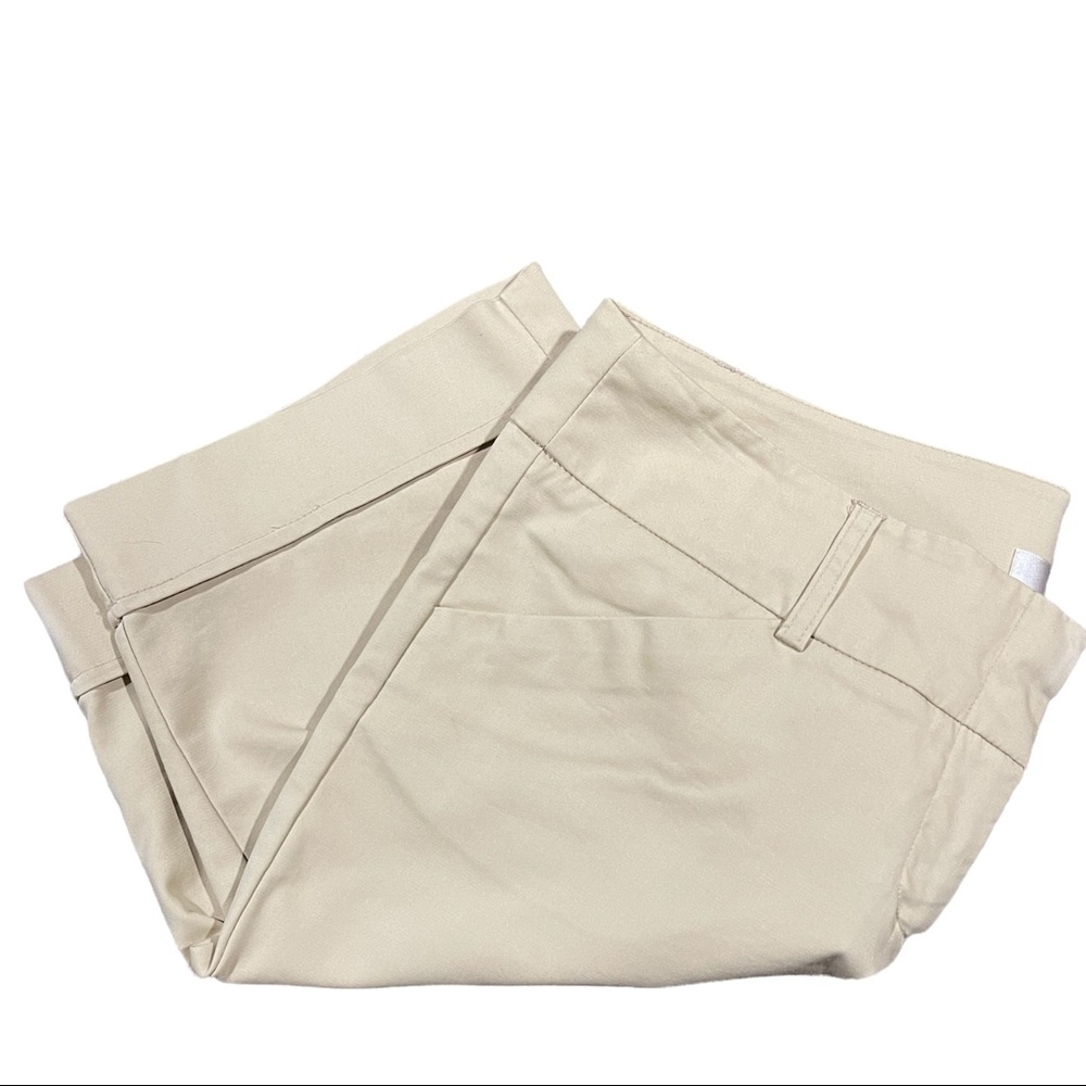 Kenar Bermuda Shorts EUC